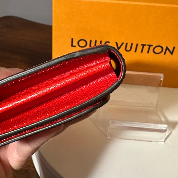 Louisa Vuitton twist lock epi leather long wallet. SOLD OUT COLOR - Picture 13 of 16